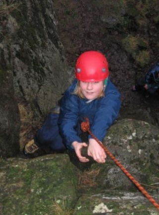 Puede usar la roca para ayudarle a bajar